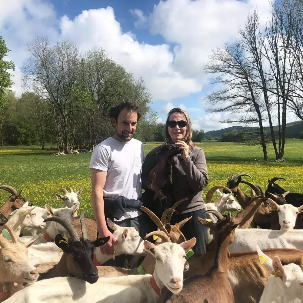 Mr et Mme Thouverey avec leurs chèvres